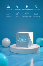 Spraakbesturing Intelligente wekker Wake Up Light Alarm Digitale elektronische desktop Smart Home Clocks Digital Desk Clock
