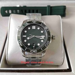 VS Factory Montre pour homme Super Qualité 42 mm Diver 300M Bond 007 Montres à cadran vert 904L Lunette en céramique en acier CAL.8800 Mouvement Mécanique Automatique Montres-bracelets pour hommes