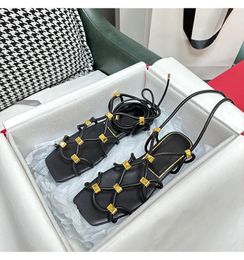 Vt Sandales Nouvelles chaussures de créateur VT en cuir véritable tête carrée pantoufles à bout ouvert fond plat style à la mode chaussures pour femmes sandales enveloppées chaussures d'usine 13