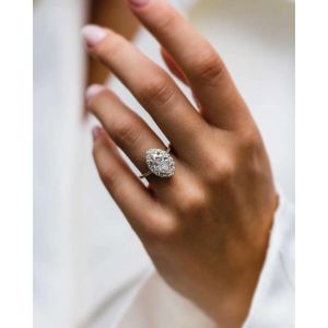 VVS-D Talla marquesa con anillo de compromiso de oro macizo de 14 quilates Diamante solitario con halo y anillo de boda de media eternidad Anillo de regalo de oro