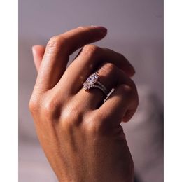 Vvs-d Anello nuziale con diamante taglio rosa a pera con set di fidanzamento in oro giallo 14k con Moissanite, regalo per le donne
