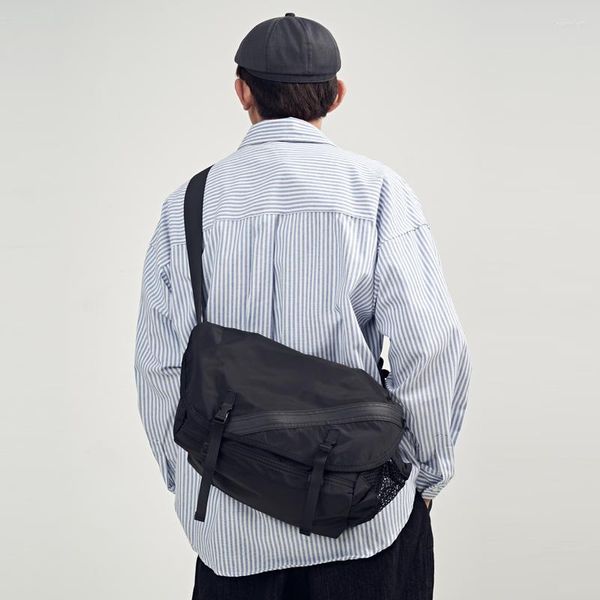 Sacs de taille 2023 Sac à bandoulière à bandoulière pour hommes Mode Casual Messenge Grande capacité Hiphop Noir Vêtements de travail Sports Femmes École