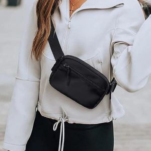 Sacs de taille coffre 2024 Sports extérieurs Crossbody Femme Sac à fermeture éclair Casual Travel Belt Pocket Money Pouch