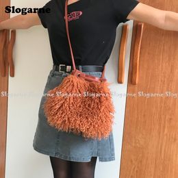 Bolsas de cintura Fashion Long Fur Shoulder Bag Women S 2023 Faux Handbag Girls Luxury Mongolian Sheep Purse Packs 230812