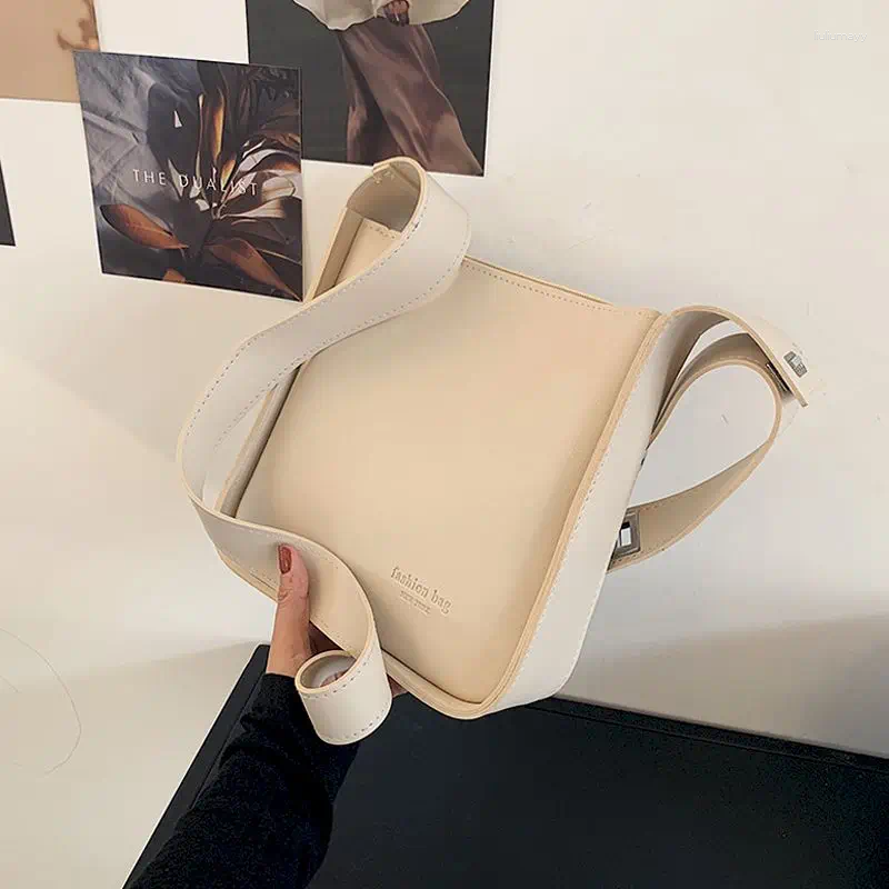 Sacs de taille Foufurieux Simple Vintage Pu Cuir Composite Femmes Grande Capacité Messenger Femelle Solide Luxe Seau Sac À Main Totes