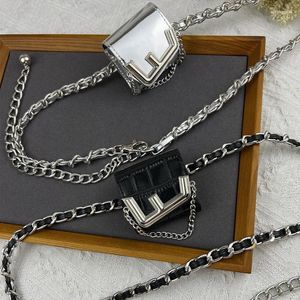 Taillezakken Silver Black Mini Packs Metalen PU -riem met munttas Fashion Casual Street Lipstick Small Cute Fanny