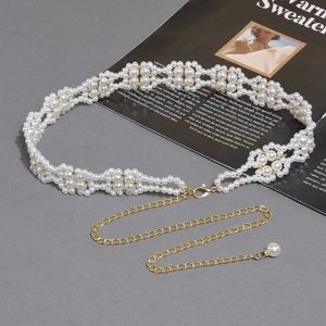 Ceintures de chaîne de taille blanche perle vintage pour femmes robes de mode accessoires version élégante ceinture de haute qualité simple occasionnelle Q240511