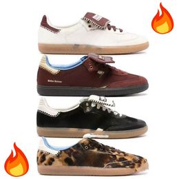 Pays de Galles Bonner Pony Leopard Tonal crème blanc argenté noyau noir sportif de créateur de skate de skate rouge baskets rouges femmes sportives low vert vache blanche brun