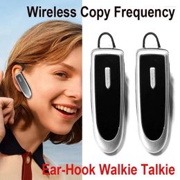 Walkie talkie 2pcs mini en oreille hook talker talker petite copie fréquence radio écouteur pour le restaurant de salon de coiffure de beauté