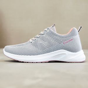 Chaussures beiges de marche Black Jogging Running White Pink Sneakers Lifestyle Shock Absorption Designer House Home Femmes Soft Mesh625796