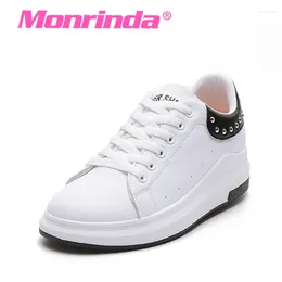 Chaussures de marche 2024 Sport Life for Women Leather Sneakers Sports Light Woman Breatchable Comfortbale Insive Sole Driving Shoe
