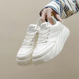 Wandelschoenen 694 Witte casual sneakers voor vrouwen comfortabele vrouwelijke studenten Lift uitgebreid sportleer Ademend 48868 72043