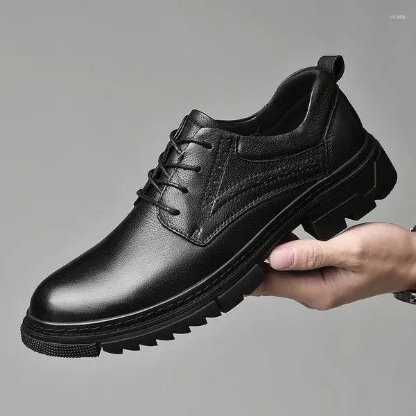 Chaussures de marche Gentleman Dress Men à lacets en cuir authentiques brogues oxford High Quality Suit Classic Business