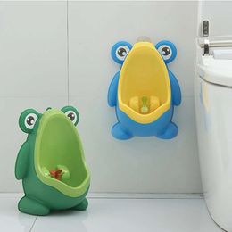 Wall Cartoon gemonteerde baby kikkervormige jongen staande toilet training urinoir l