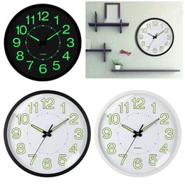 Relojes de pared de 12 pulgadas Reloj en la oscuridad que no es ticking luminosa que absorbe la energía numeralshands cuarzo silencioso para el dormitorio