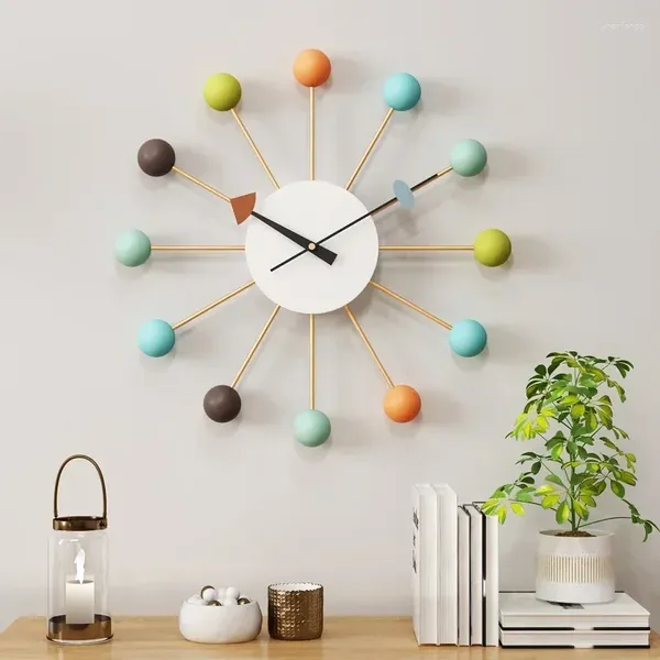 Horloges murales 1pc Nordic Simple Mute Candy Ball Clock Ménage Minimaliste Bois Montre Creative Silencieux Salon À La Mode Décor