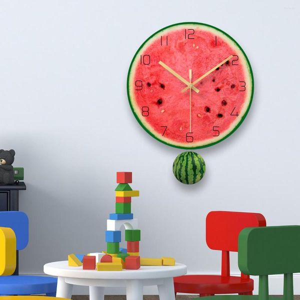 Horloges murales 2022 Fruits Swing Horloge Cool Pastèque Cadran Été Vent Creative Personnalité Rouge Et Vert Décoration Montre