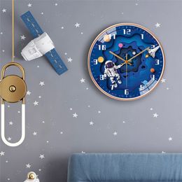 Horloges murales 8 pouces enfants chambre silencieux deuxième astronaute électronique salle d'exploration décoration Quartz décor à la maison 220829