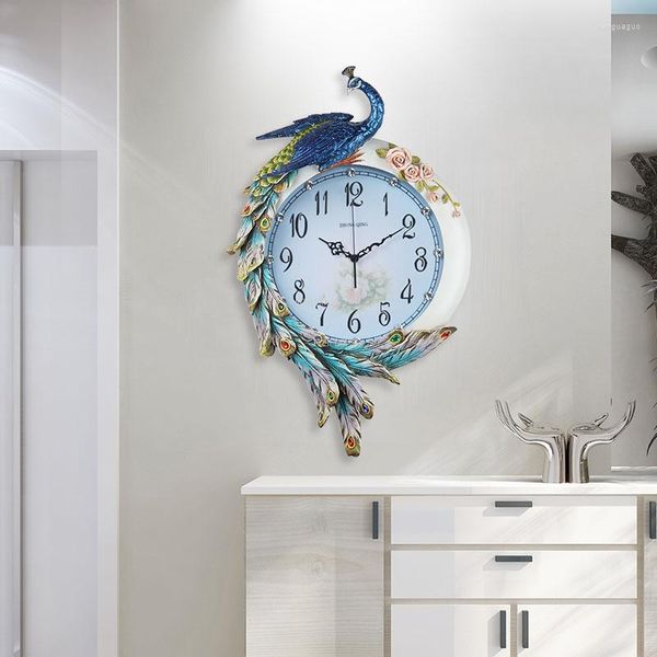 Relojes de pared con personalidad de pavo real americano, decoración creativa Simple para el hogar, luz para sala de estar, reloj de cuarzo moderno de moda de lujo