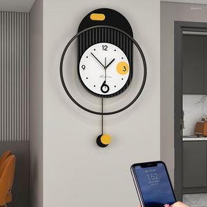 Horloges murales en métal noir pour chambre à coucher, pendule en bois, horloge esthétique moderne, batterie d'art, décoration de salon