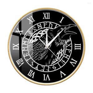 Relojes de pared graznando cuervo negro con números romanos marco de madera reloj vikingo Odín cuervo runas escandinavas reloj de barrido silencioso