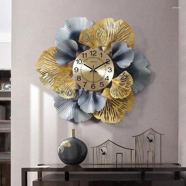 Horloges murales Chinois Ginkgo Feuille Salon Horloge Artiste Décore Avec Lumière De Luxe Américain Simple Décoration À La Main