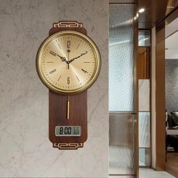Horloges murales Style chinois Horloge Salon Lumière Luxe Bois Massif Mode Créatif Vent Muet Calendrier