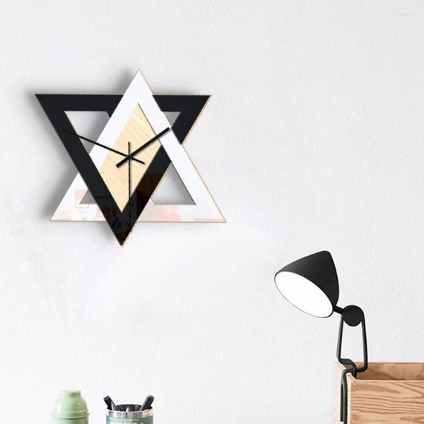 Horloges murales Horloge Fine Workmanship Décorer Style Nordique Contraste Couleur Triangle Forme Numérique Bureau Décor À La Maison Reloj De Pared