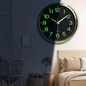 Horloges murales Horloge pour la lecture nocturne avec des mains sombres et lumineuses, chambre à coucher minimaliste et facile à lire
