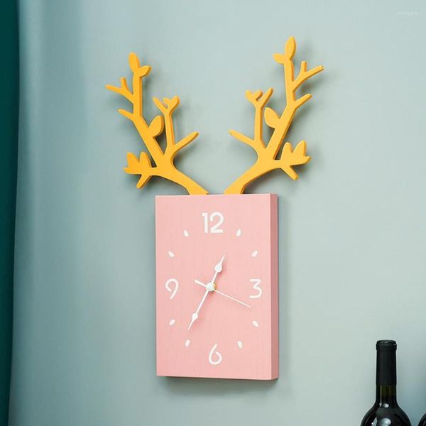 Horloges murales Creative Antlers en bois nordique simple maison de salon décoration carrée horloge en bois