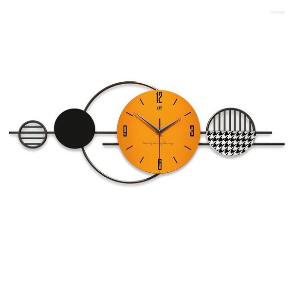 Horloges Murales Creative Salle À Manger Décoratif Silencieux Balayage Horloge Moderne De Luxe En Métal Artisanat Et Plaque Haute Densité Avec Cadran En Cuir