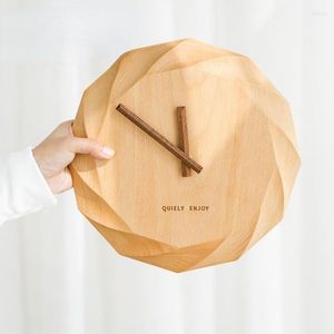 Relojes de pared creative de madera maciza Movimiento de solar arte de la sala de estar simple Reloj colgante de madera en silencio