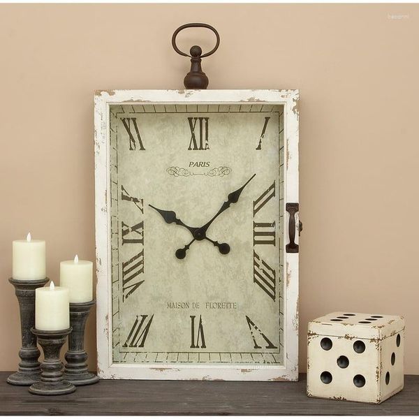 Horloges murales DecMode Horloge de style montre de poche en bois blanc de 20 po x 34 po avec porte à charnière