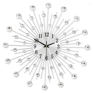 Corloges murales Diamond Fashion Clock Gypsophile Luxury Iron Art Metal Crystal 3d Grand décor créatif Vintage Round Watch