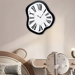 Relojes de pared Reloj distorsionado Número romano moderno Maximalista Montaje nórdico Único para tienda Estante para el hogar Mesa de escritorio