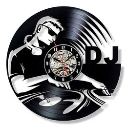 Horloges murales DJing Vinyl Record Clock Design moderne Musique Thème DJ Rock Band Combinaison CD Suspendu Montre Décor À La Maison 220930