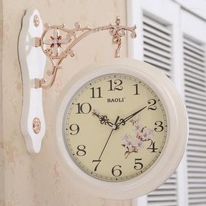 Wandklokken Dubbelzijdig Grote Klok Kamer Decor Vintage Horloge Digitaal Mechanisme Modern Design Woondecoratie Accessoires