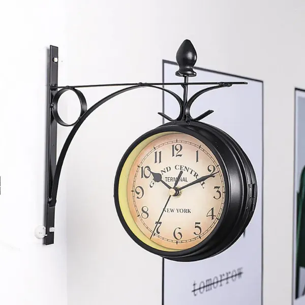 Corloges murales Horloge double face Classic Retro Vintage européen avec batterie de rack de fer pour la maison