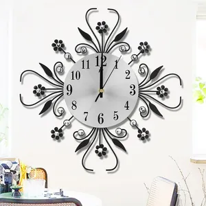 Horloges murales élégant fer style européen fleur en forme d'horloge murale suspendue décor à la maison