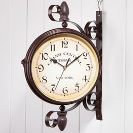 Wandklokken Europese stijl Vintage Clock Innovative Fashionable Double Sided Wall Clock 230815