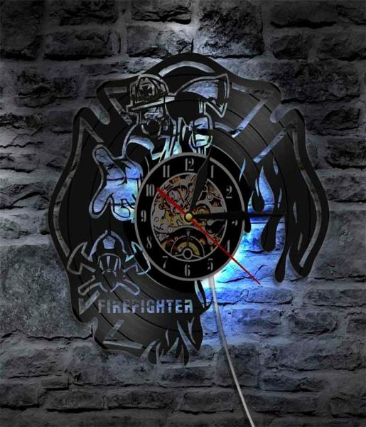 Horloges murales Département d'incendie Art Firefighter Clock Firemen Casque Rescue Record avec LED Night Light Home Decor Gift4709171