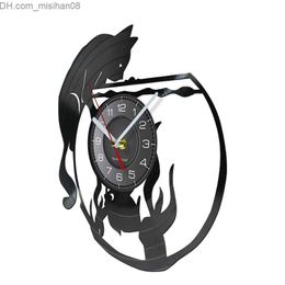 Horloges murales L'horloge murale pour aquarium est faite de véritable disque vinyle chat attrapant des poissons Vivid vinyle LP record horloge murale Découpe au laser décoration artistique faite à la main Z230710