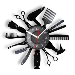 Wandklokken Kappersgereedschap Kleur Veranderende wandlichtklok Haar Salon Kapper Shop Decor Hedendaags Wall Watch Gift voor Kappers 230303