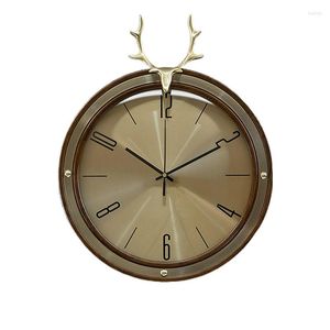 Horloges murales grandes horloge de luxe moderne design en bois en métal en or watch créatif pendulum décoration intérieure de salon idées cadeaux