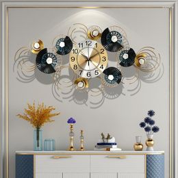 Relojes de pared Luz Reloj de lujo Sala de estar Moda Personalidad decorativa Decoración creativa de hierro forjado