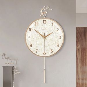Horloges murales Horloge de luxe numérique maison salon Design d'intérieur nordique cuivre cerf décorations électronique pendule montres décor 231030