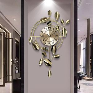 Horloges murales en métal feuille d'or horloge nordique lumière décoration de luxe montre balayage secondes silencieusement numéro grand accessoires pour la maison