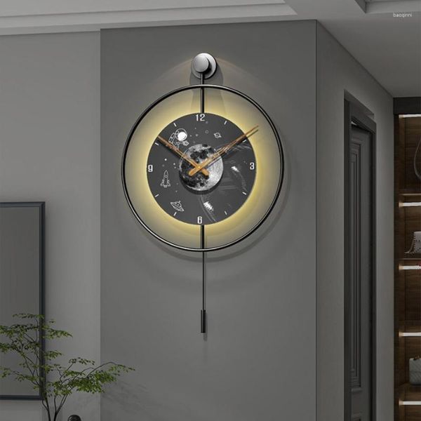 Horloges murales Horloge LED en métal suspendue moderne minimaliste simple montres à piles salon lumière silencieuse Reloj Pared décor à la maison