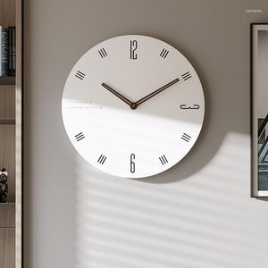 Horloges murales Minimaliste Horloge Ronde Silencieuse Quartz Chambre Classique Esthétique De Luxe Design Wandklok Chambre Decorarion GXR45XP