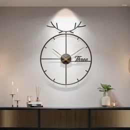 Horloges murales Décorations minimalistes Horloge Bois de fer Style rond Accueil Salle à manger Salon Montre Simple Art moderne Luxe silencieux
